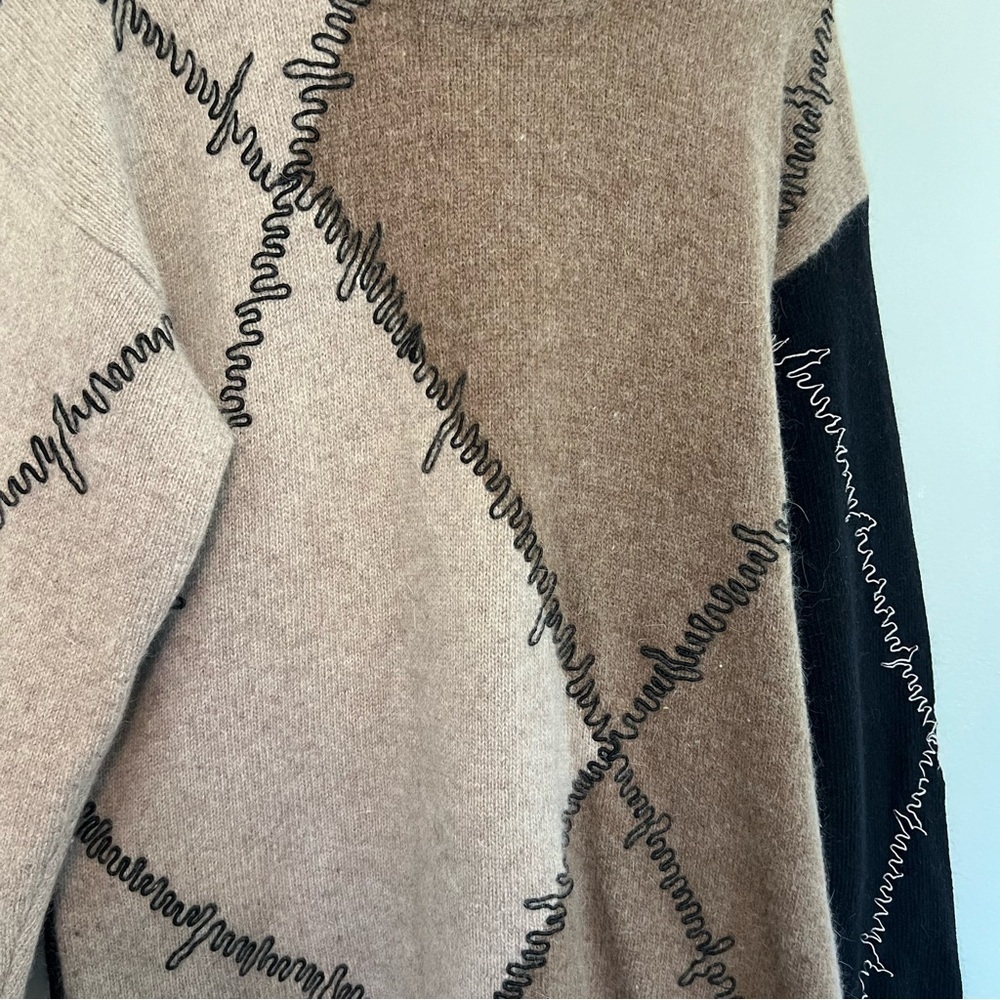 SOLD: Como Tricot Women’s Large Lambswool Blend Sweater - Picture 5 of 8
